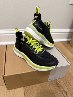 Men's Black & Neon Yellow Lightweight Running Sneakers